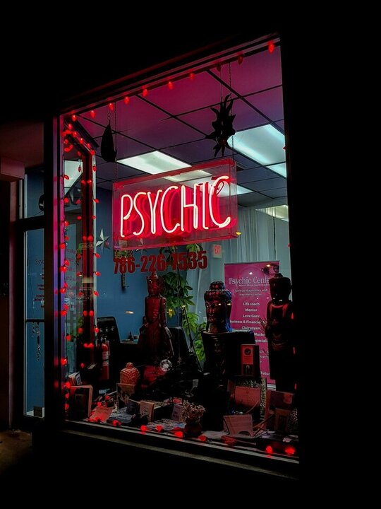 Career psychic reading by phone - see your next move clearly