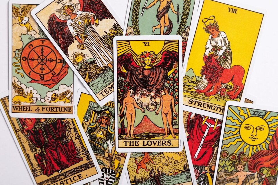 Future tarot reading by phone - see what's ahead and how to meet it
