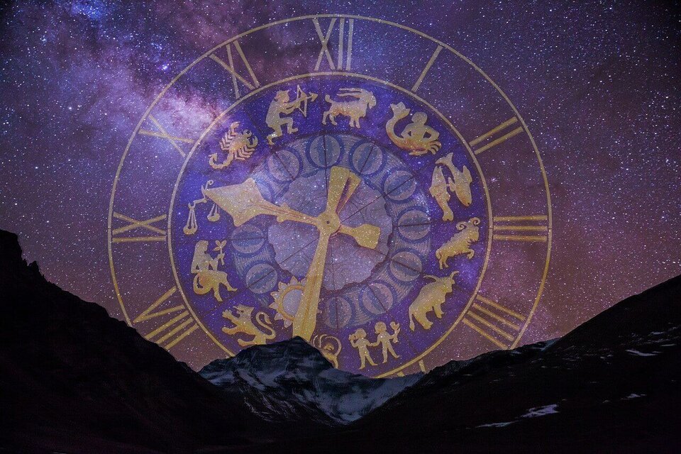 Past life psychic reading by phone - live reader available 24/7